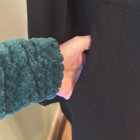 SKULL CASHMERE EASTON WOMENS OPEN FRONT BLACK HOODED CARDIGAN.   NWOT
Size M - Picture 2 of 11